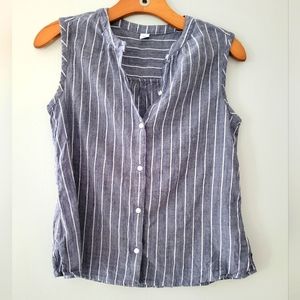 Old Navy sleeveless button up blouse